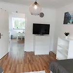 Apartman Cozy With Garden In