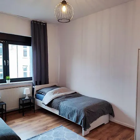 Apartment Cozy With Garden In *