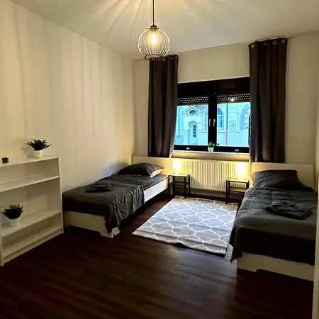 Cozy With Garden In Apartman